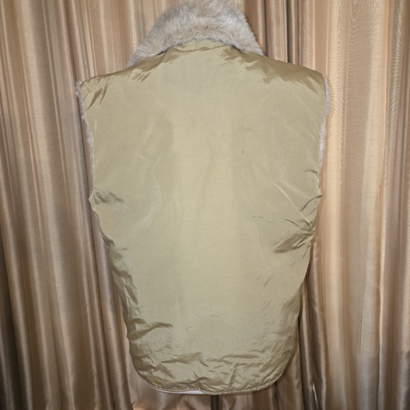 Woolrich Vest with Faux Fur Lining And Collar Size Large - Picture 5 of 9